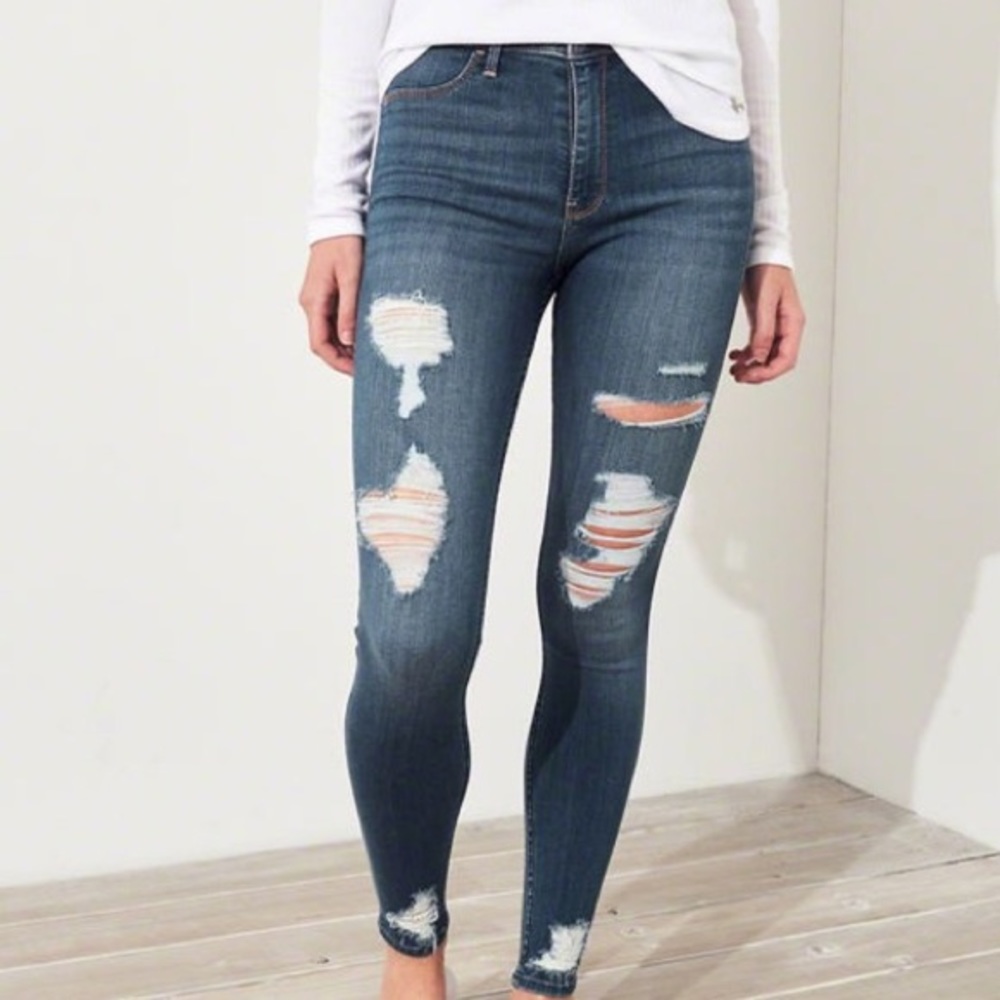 Ripped Hollister Skinny jeans/jeggings